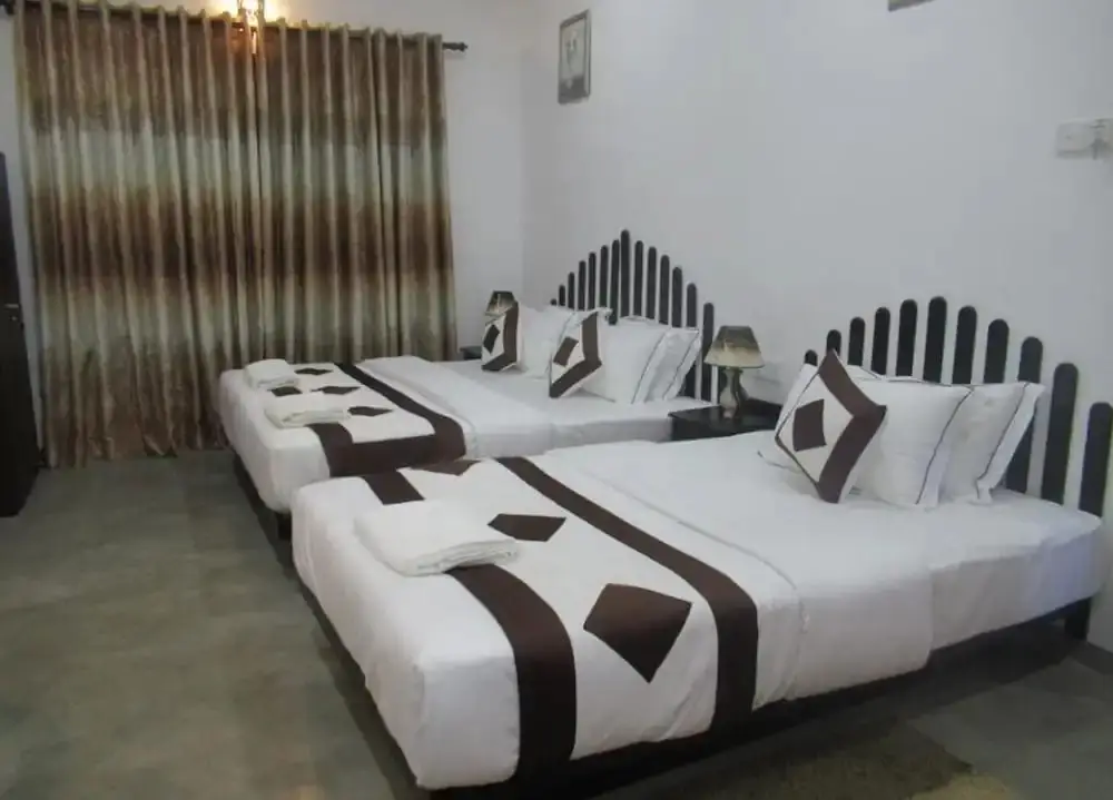 Диквелла: Green Mo Holiday Inn