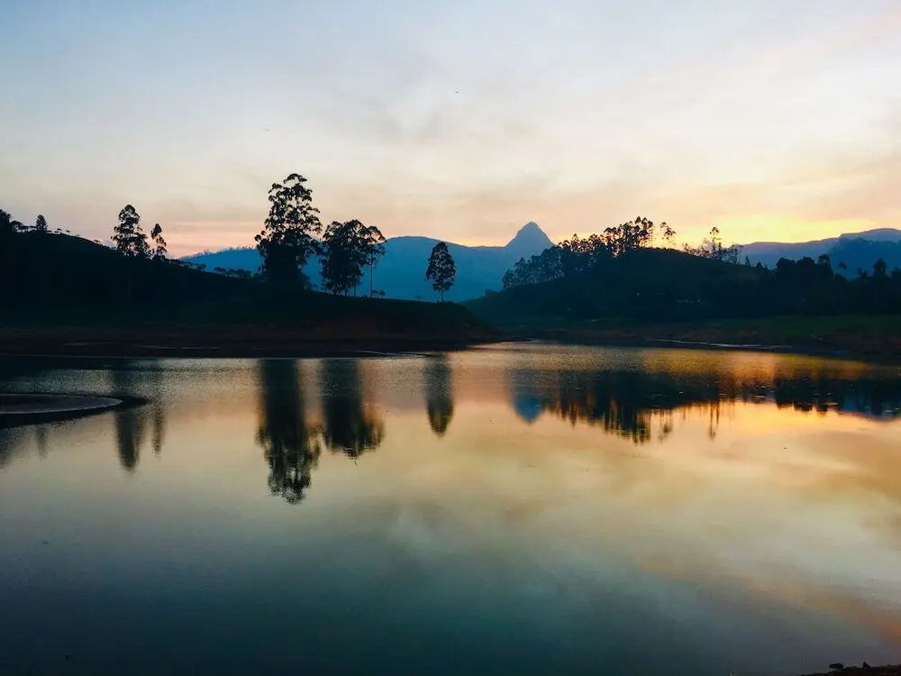 Ратнапура: Butterfly Mountain Lake Side