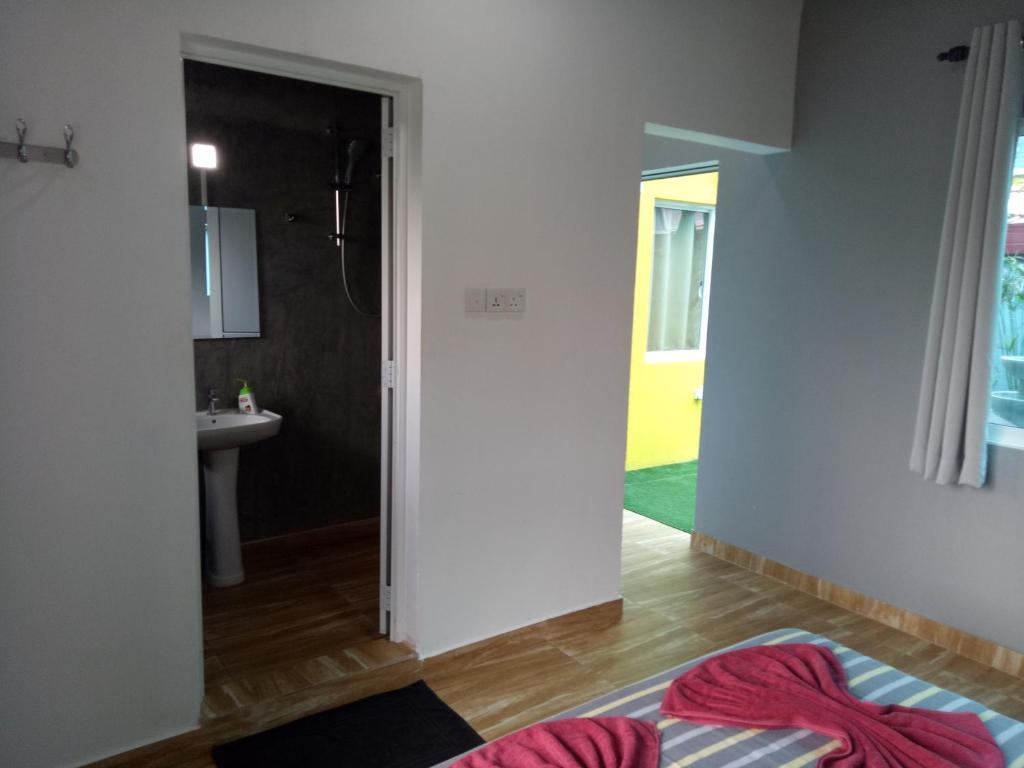 Негомбо: This Is It Airport Hotel and Restaurant
