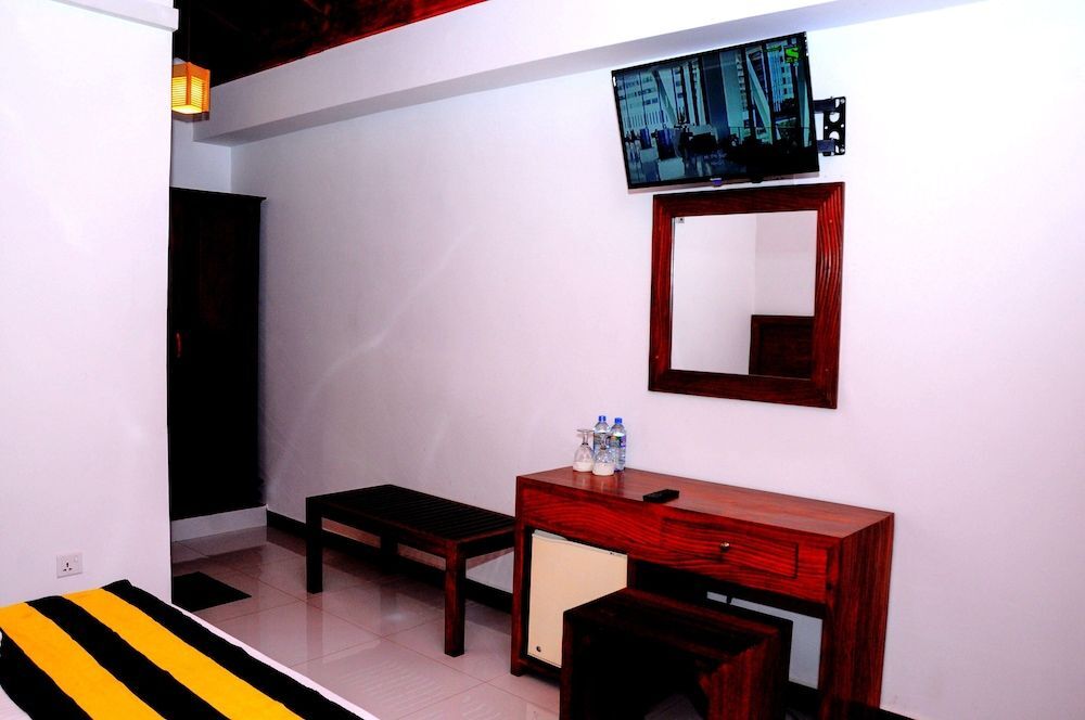 Унаватуна: Happy Banana Hotel & Restaurant
