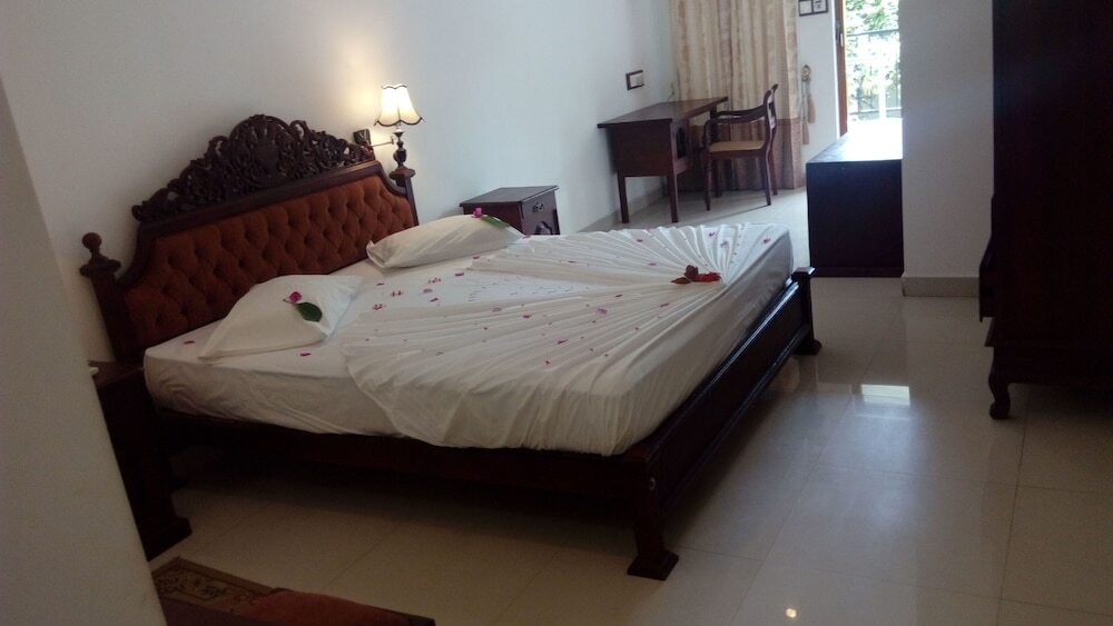 Эмбилипития: Sarathchandra Tourist Guest House