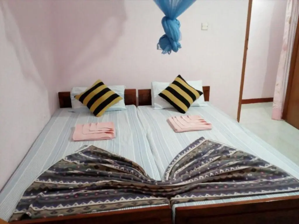 Элла: Lizzie Villa Guest House