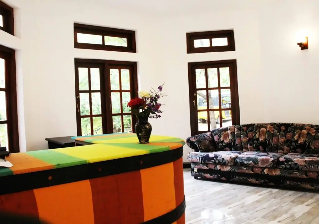 Элла: Lizzie Villa Guest House