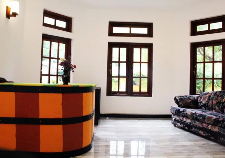 Элла: Lizzie Villa Guest House