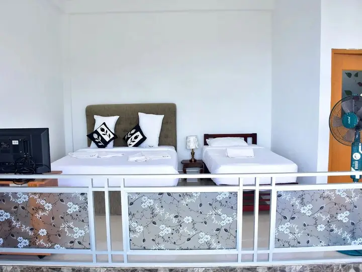 Элла: Ornateview Hotel