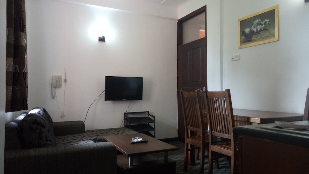 Нувара-Элия: Everglow Apartment