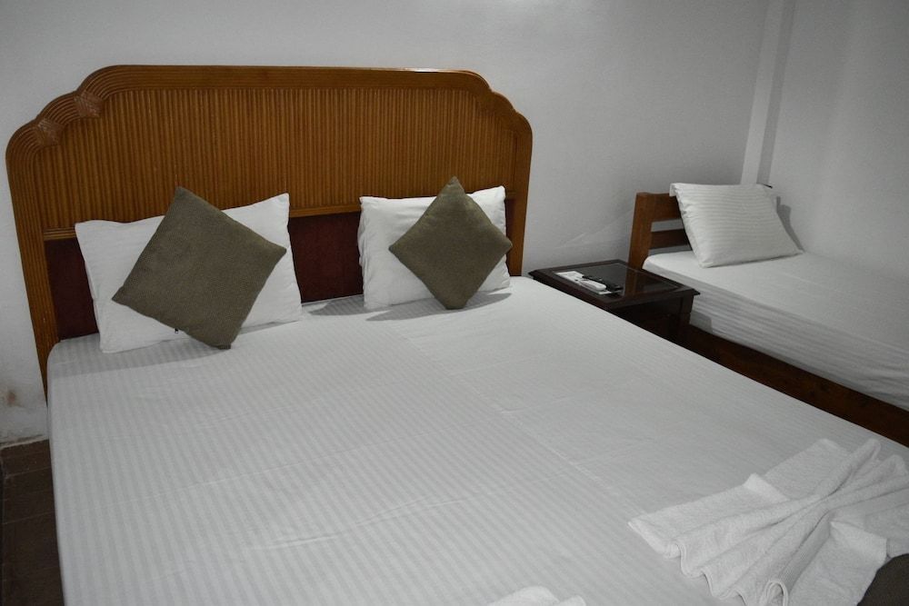 Анурадхапура: Lake Monark Resort