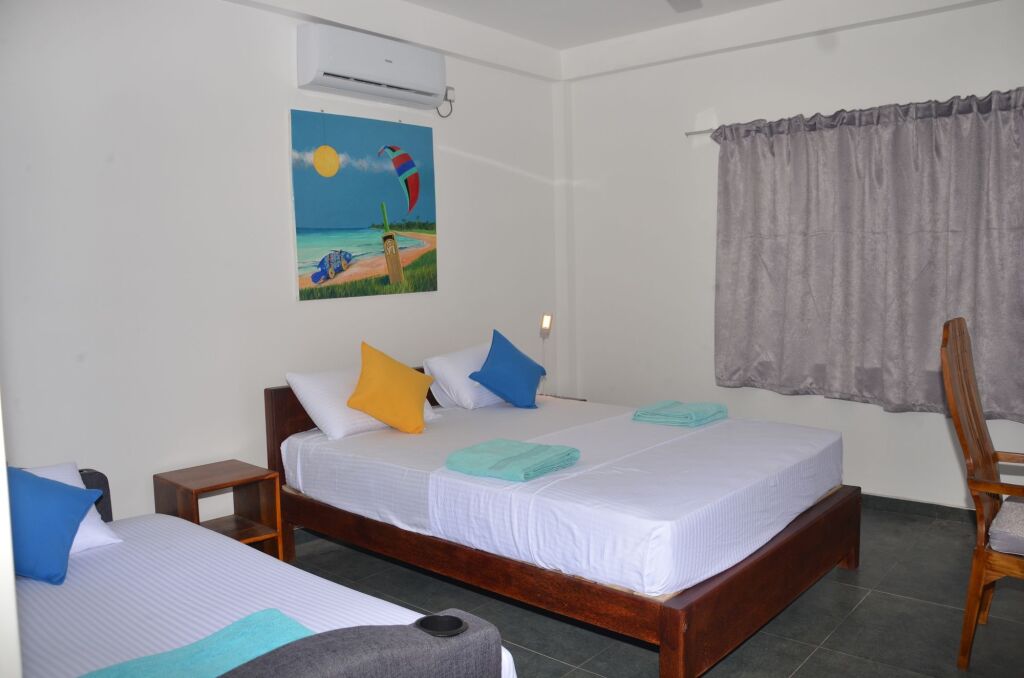 Йетьяна: Anuhas Airport Villas