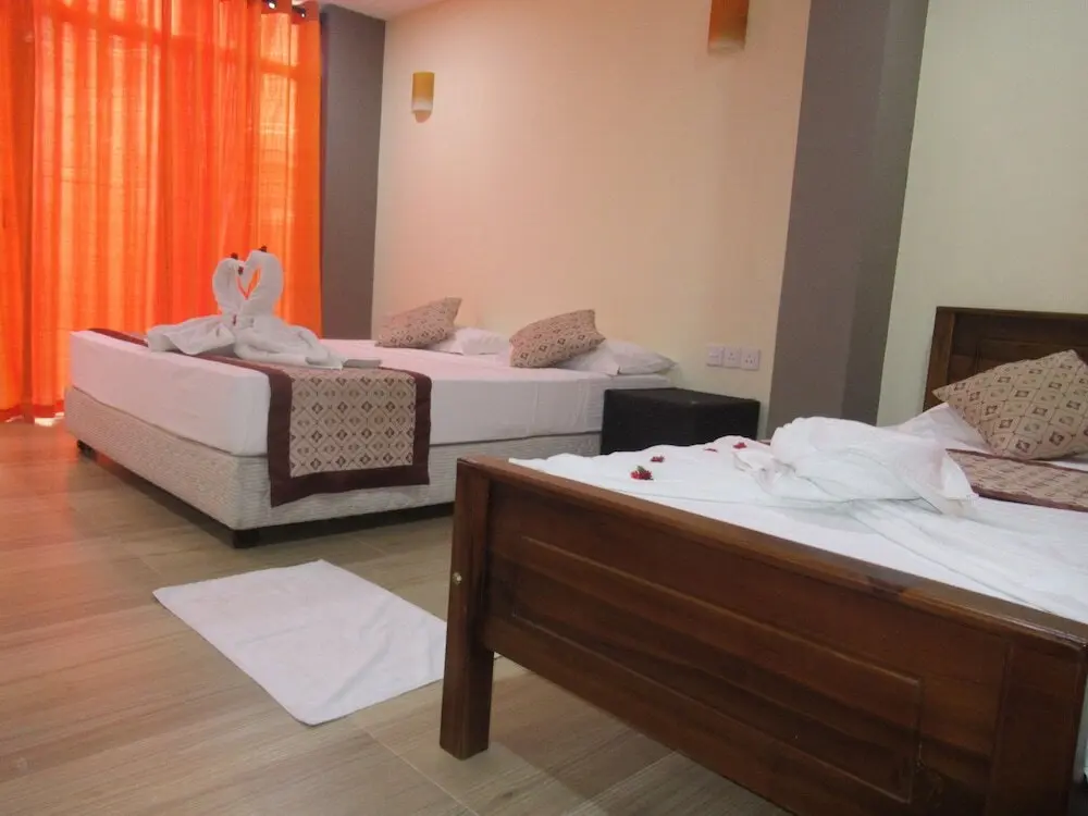 Тангалла: Sand Bank Hotel & Restaurant