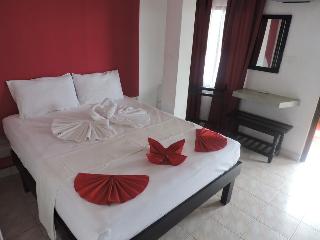 Нилавели: Sea View Beach Hotel