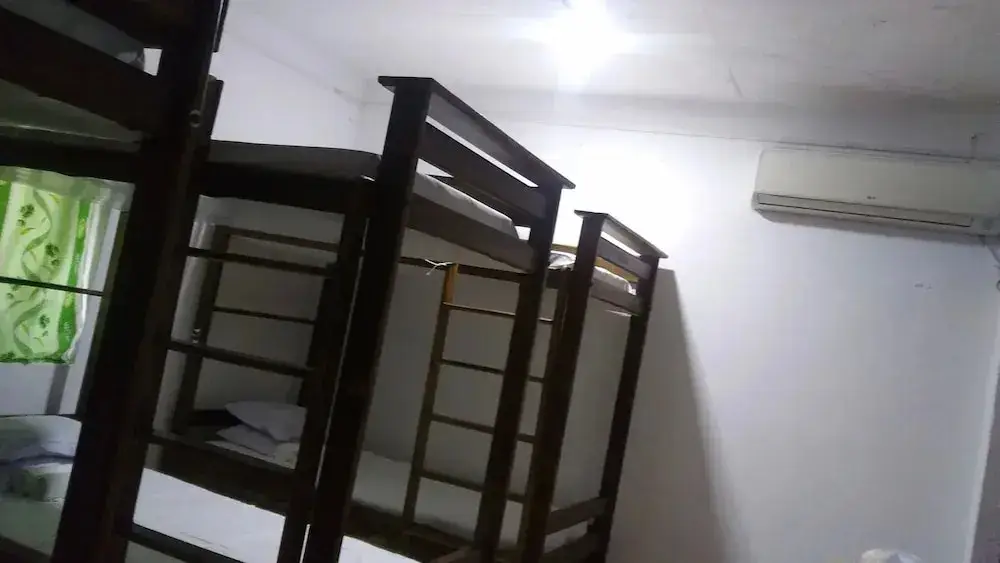 Баттикалоа: D&J Stamford Hotel - Hostel