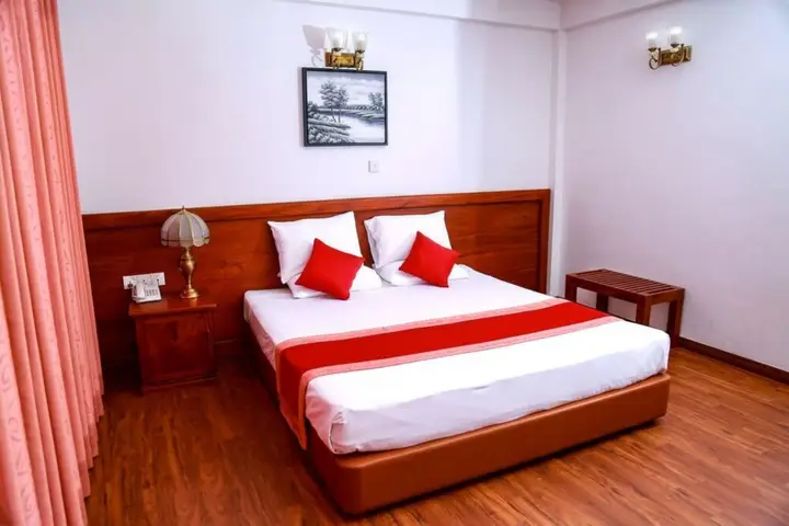 Нувара-Элия: Royal Lake Hotel