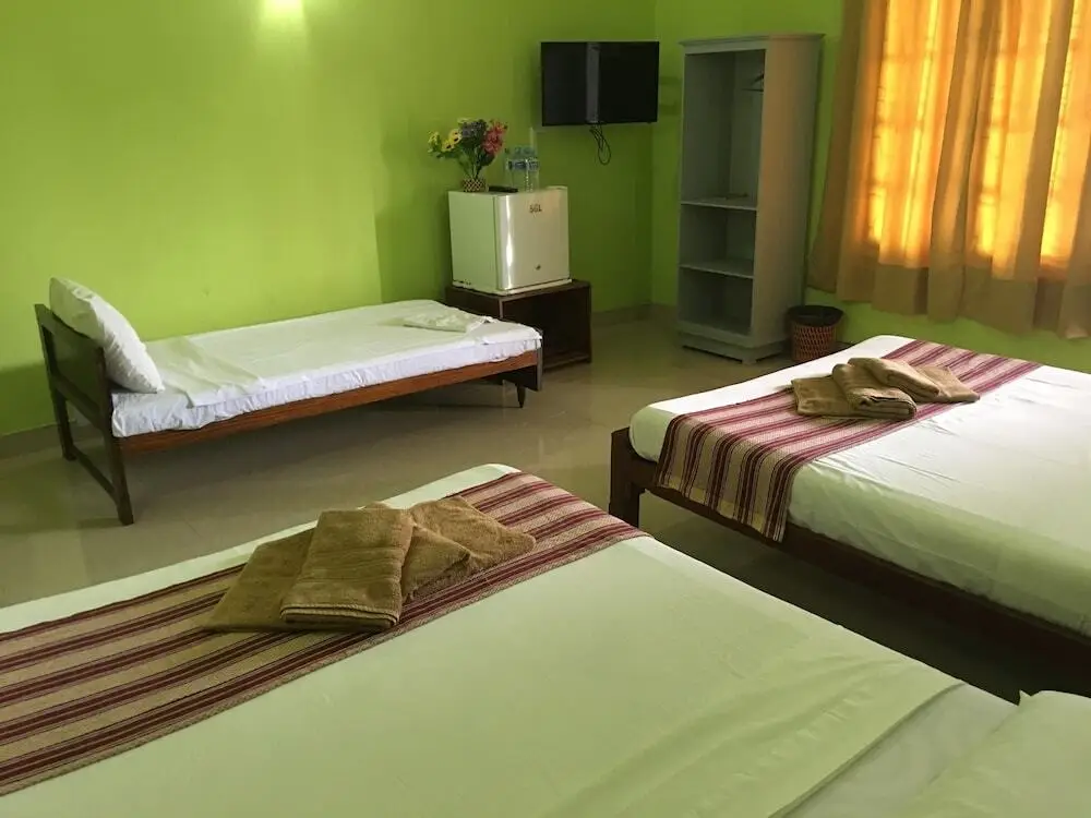 Негомбо: the saffron airport villa