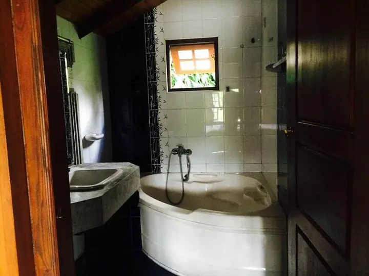 Нувара-Элия: Yoho Yenisey Lake View Bungalow