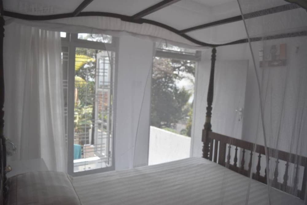 Унаватуна: Hill Cottage