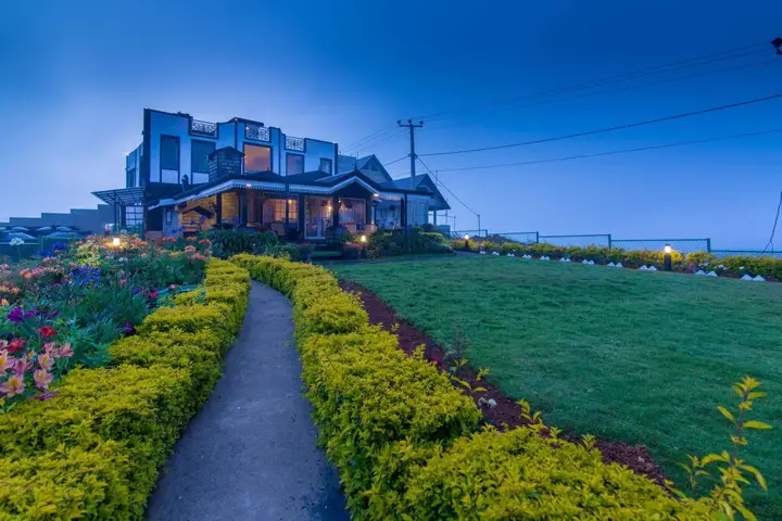 Нувара-Элия: The Forest and lake by Schofieldshire