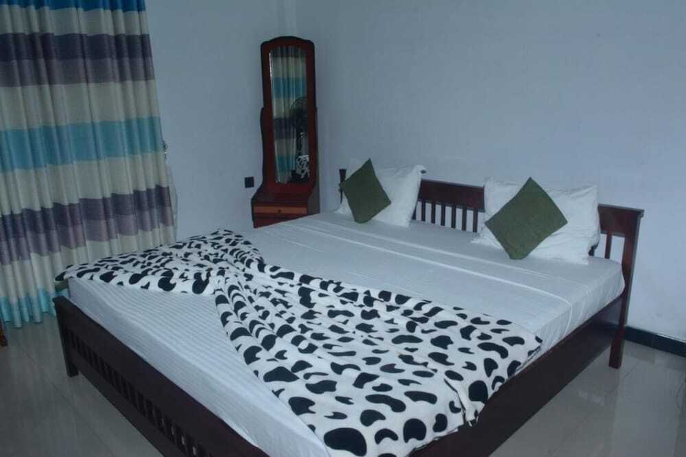 Элла: Cloudy Hill Cottage