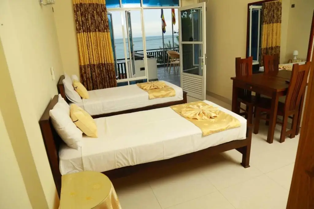 Тангалла: Queens Beach Hotel