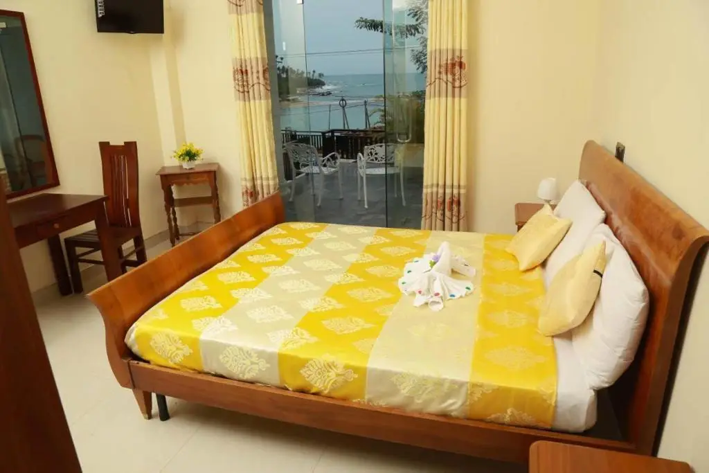 Тангалла: Queens Beach Hotel