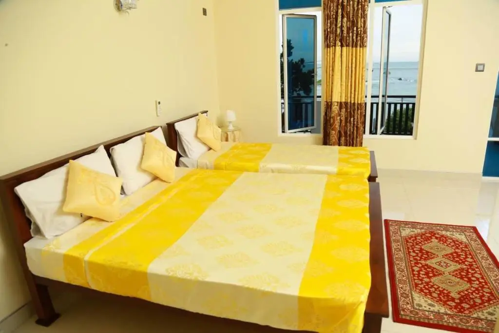 Тангалла: Queens Beach Hotel
