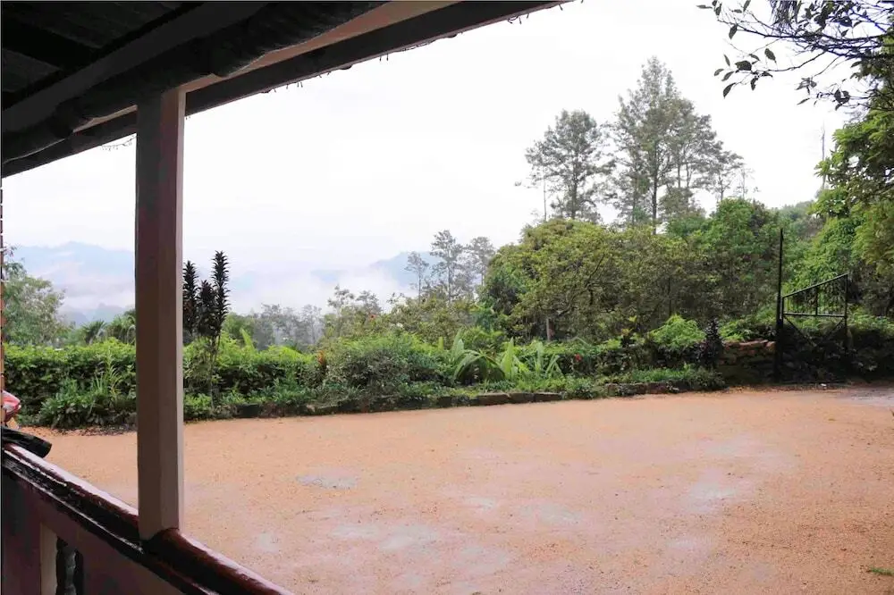Элла: Yoho Chathu Inn