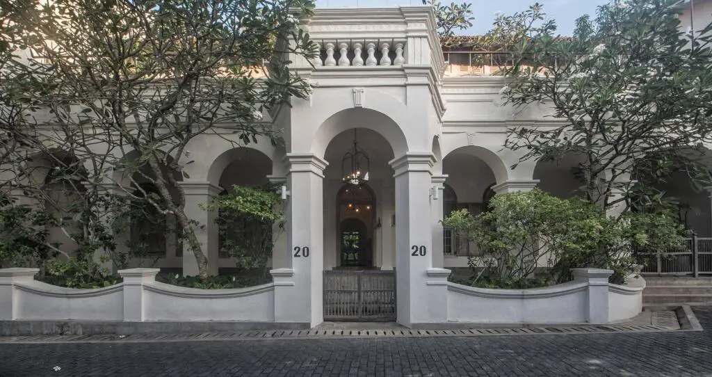 Галле: 20 Middle Street