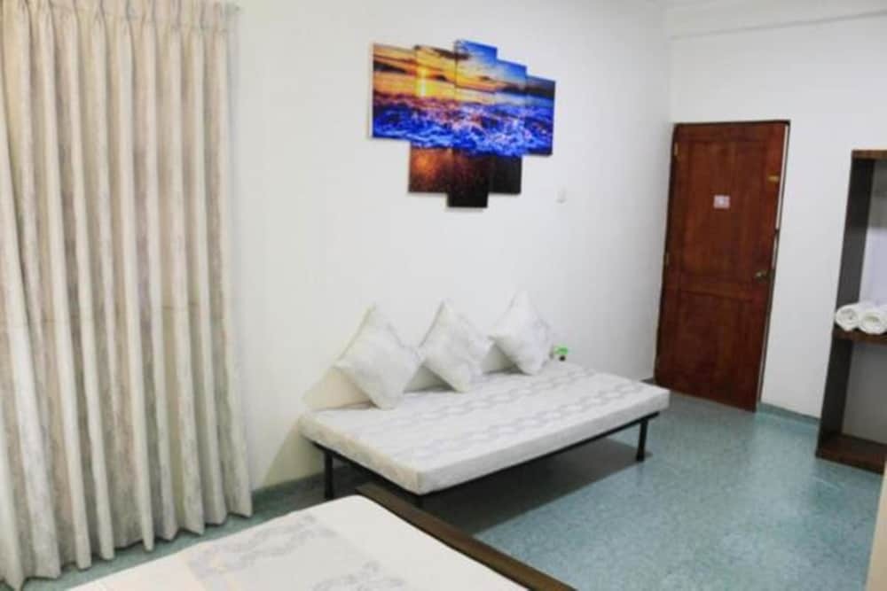 Канди: Yoho Travellers Residence