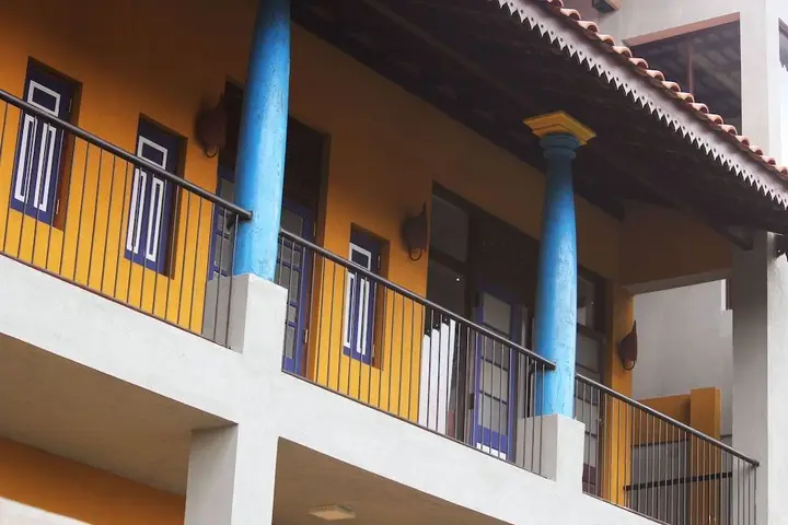 Канди: Blue Pillars Kandy