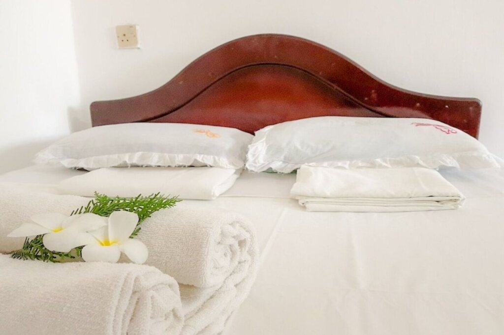 Хиккадува: Thambili cabanas