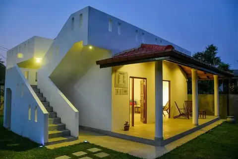 House With one Bedroom in Hikkaduwa, With Wonderful Lake View, Furnish — фото 1