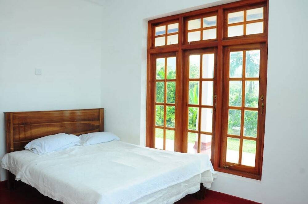 Канди: Onil Rock Resort