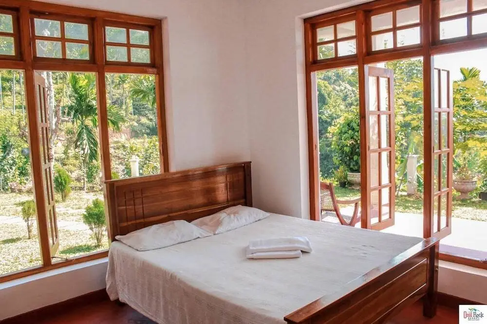 Канди: Onil Rock Resort