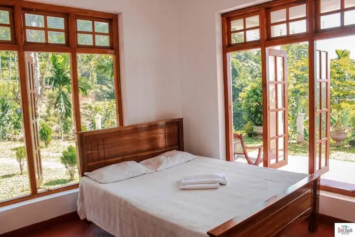 Канди: Onil Rock Resort