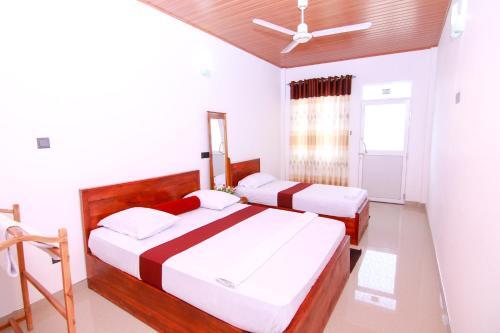 Полоннарува: Hotel Dunhinda