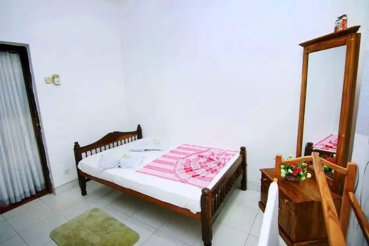 Полоннарува: Hotel Dunhinda