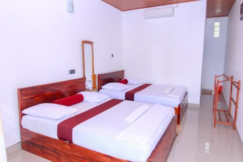 Полоннарува: Hotel Dunhinda