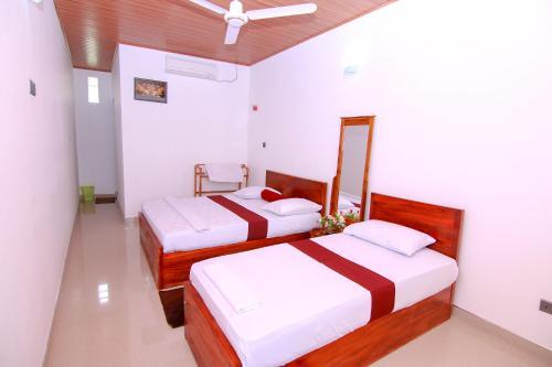 Полоннарува: Hotel Dunhinda