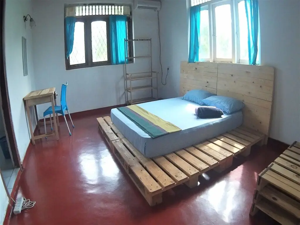 Гора Lavinia: The Pallet House