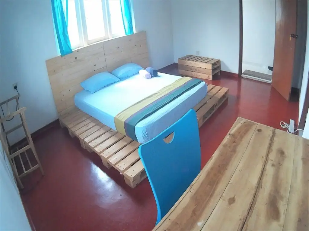Гора Lavinia: The Pallet House