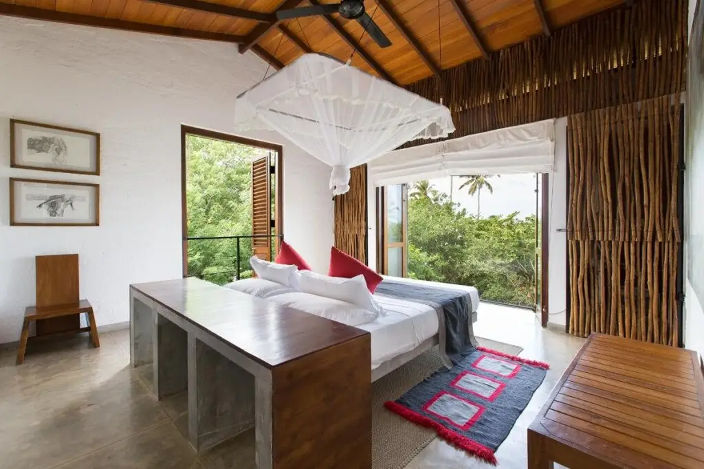 Унакурува: Kadju House
