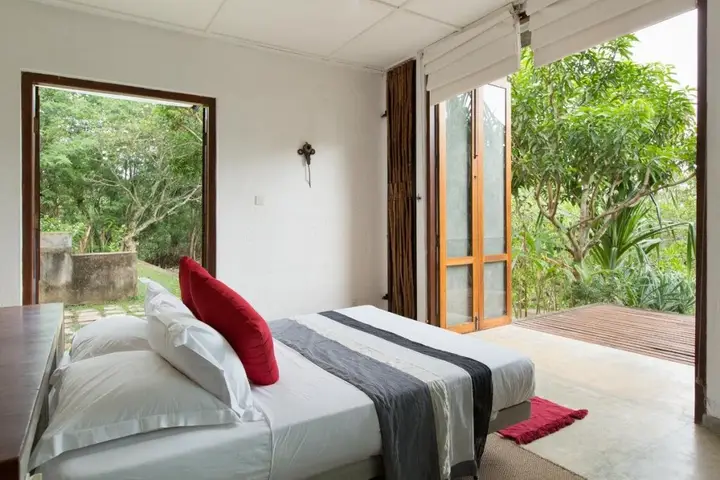 Унакурува: Kadju House