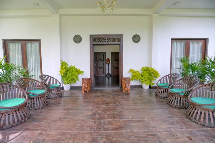 Тангалла: Отель Yoho White Ro Resort
