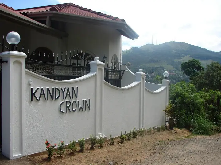 Канди: Отель New Kandyan Crown By Yoho