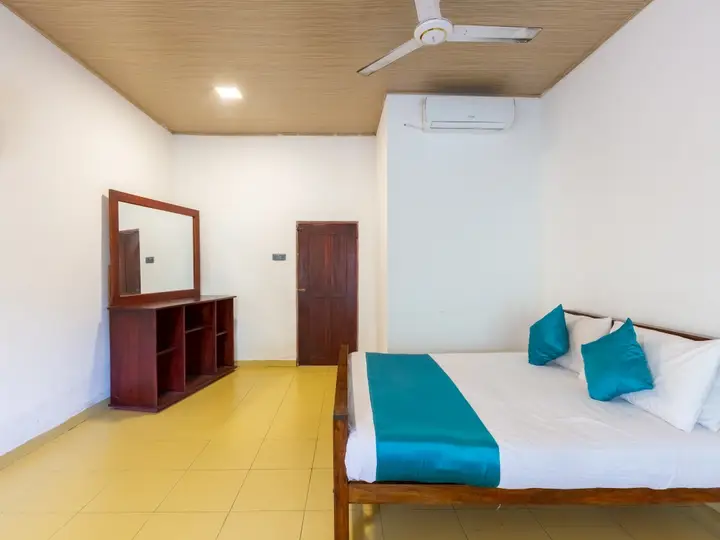 Катунаяке: Отель Yoho A4 Holiday Inn