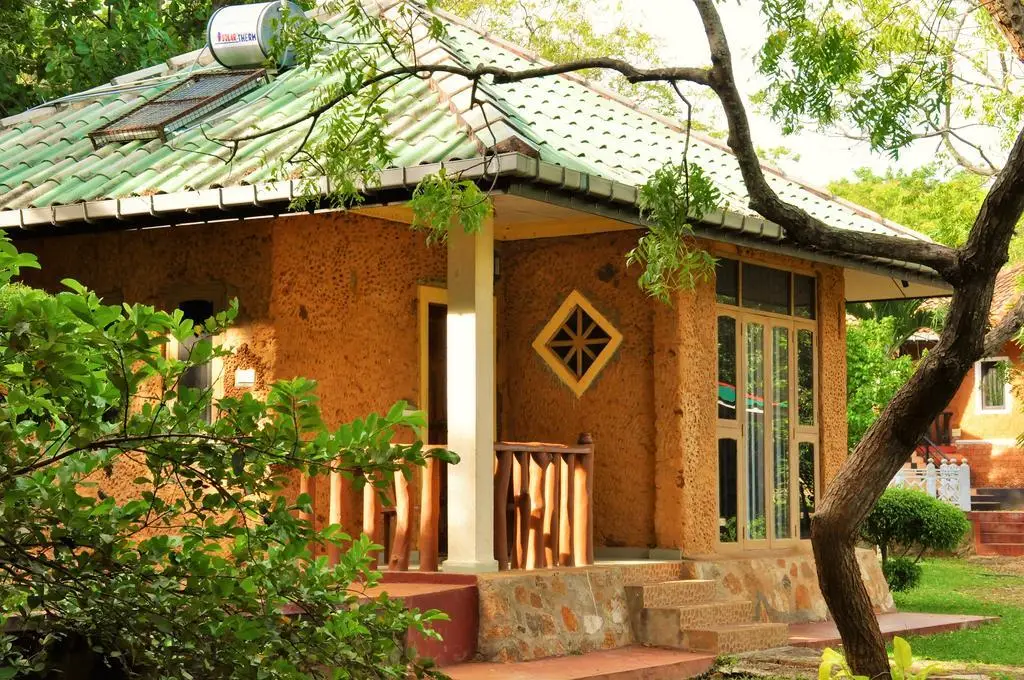 Киринда: Отель Yoho Kodigahawewa Forest Resort