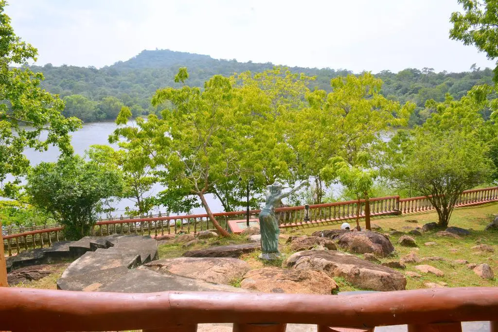 Киринда: Отель Yoho Kodigahawewa Forest Resort