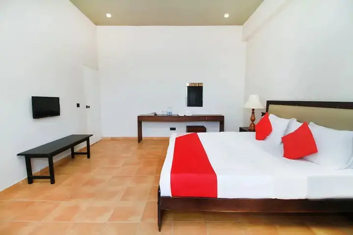 Негомбо: OYO 245 The Kings Bay Hotel