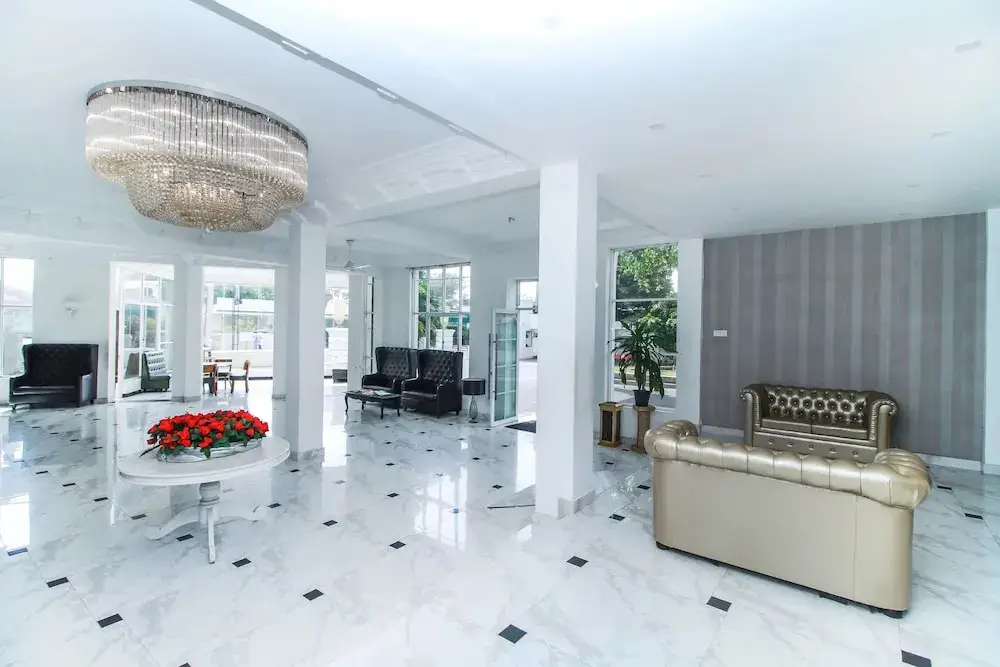 Негомбо: OYO 245 The Kings Bay Hotel