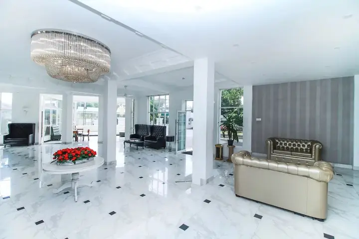 Негомбо: OYO 245 The Kings Bay Hotel