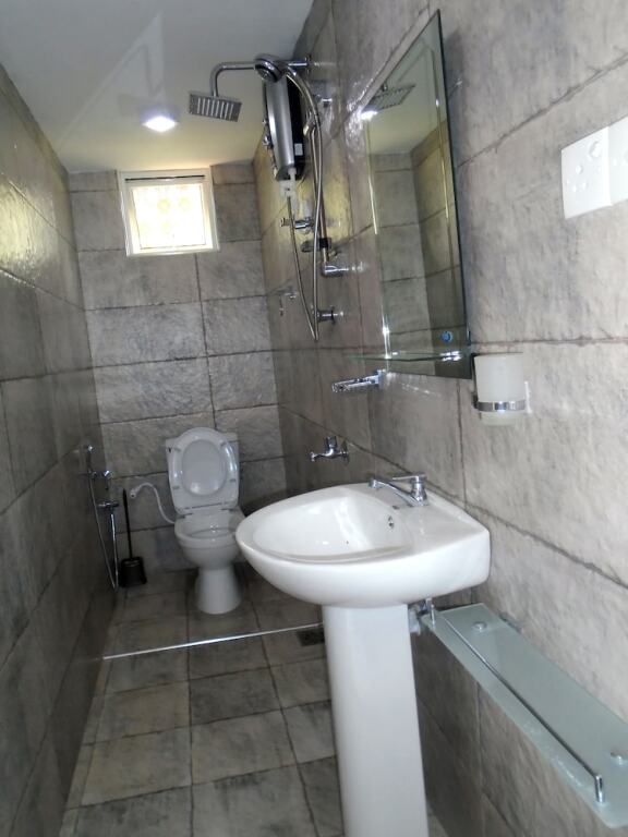 Диквелла: Bee Line Home Stay